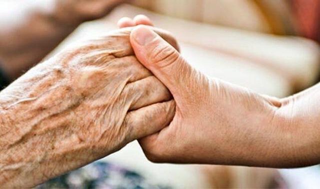 توقف سالمندان پشت چراغ قرمز بی توجهی/ سالمندان چه می‌خواهند؟