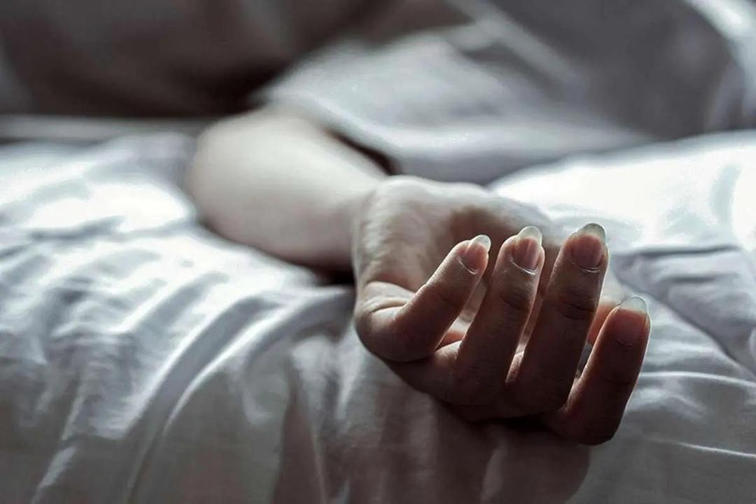 مرگ مشکوک دختر جوان/ خودکشی یا قتل با قرص برنج توسط مادر؟