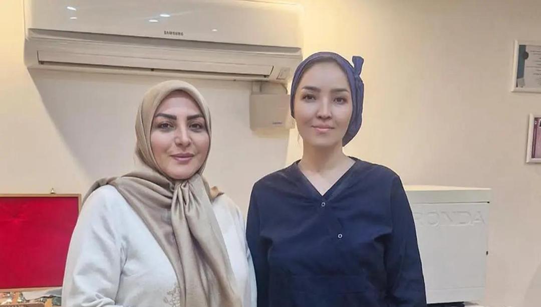 عکسی جدید از المیرا شریفی مقدم، مجری تلویزیون، در یک محیط درمانی