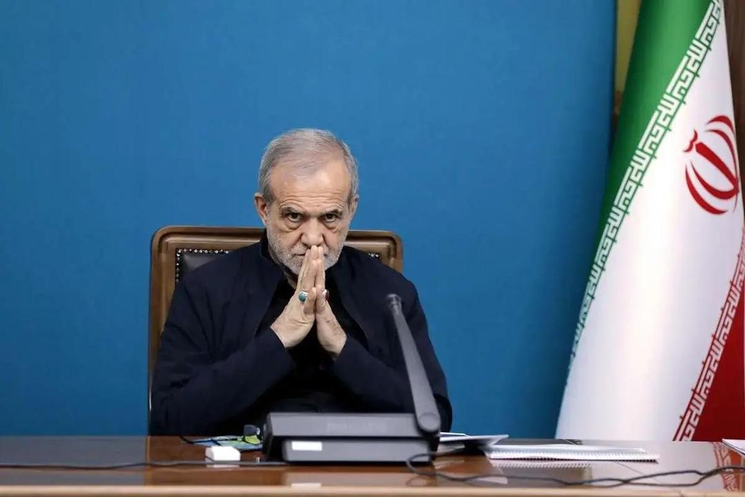 پزشکیان: نباید نیروهای علمی به دلایل واهی از حضور در مراکز تخصصی محروم شوند
