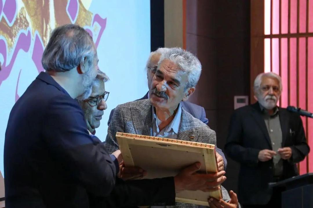 نشان درجه‌یک هنری به «جعفر دهقان» اهدا شد