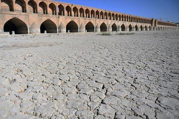 برداشت مداوم و غیرقانونی آب «زاینده‌رود» در بالادست/«فرونشست» فقط با تکمیل طرحهای آبی رفع می‌شود
