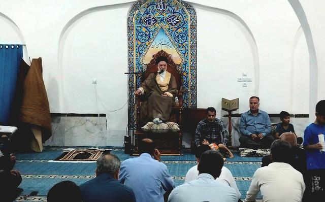 انتقاد امام جمعه دیر از فشار برخی رسانه‌ها برای مذاکره با آمریکا