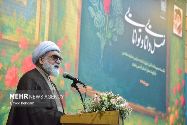دیدار دانش آموزان نخبه علمی و فرهنگی با تولیت آستان قدس رضوی