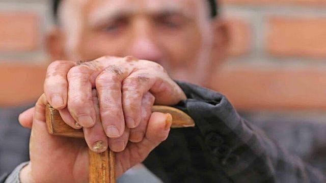 روایتی از خانه سالمندان؛ اینجا هر کسی داستانی دارد