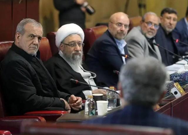 سخنگوی مجمع تشخیص: با در نظر گرفتن شروط مجلس و مجمع تشخیص مصلحت نظام، یعنی عمل به مفاد CFT در چارچوب قانون اساسی و قوانین داخلی ایران، با پیوستن جمهوری اسلامی به این کنوانسیون موافقت شد
