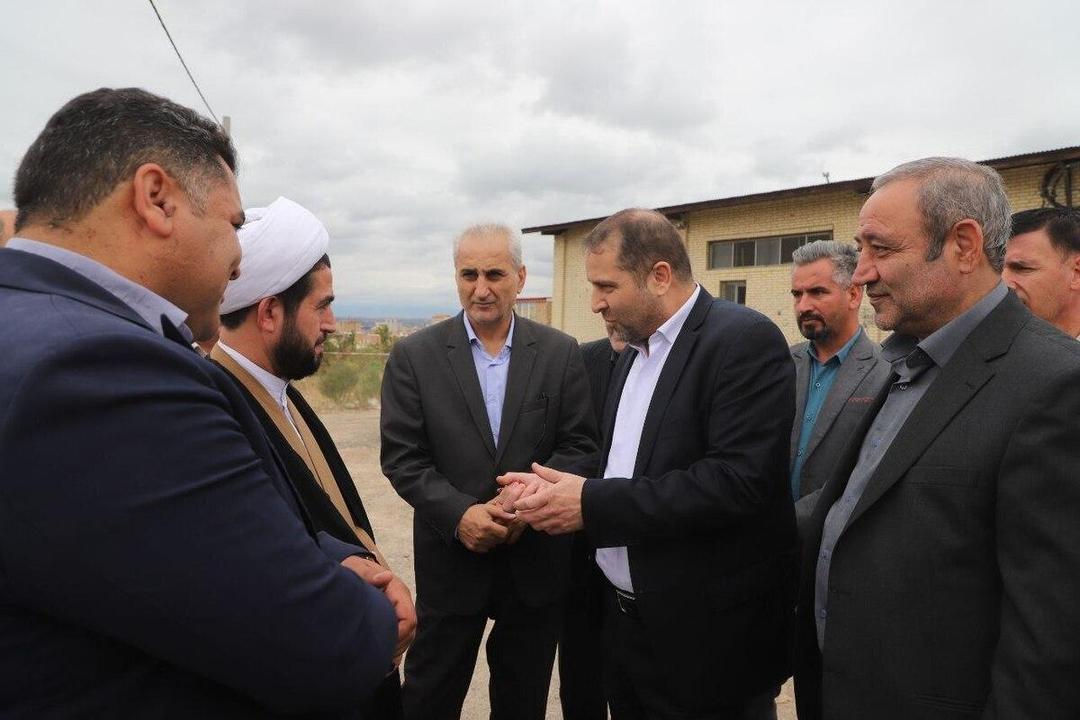 احداث زمین چمن فوتبال و بهسازی اماکن ورزشی اصلاندوز در اولویت قرار دارد