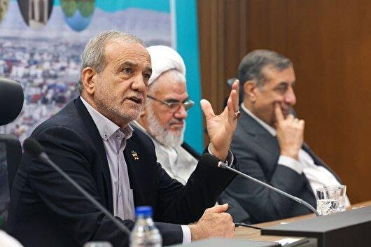 پزشکیان: بحران آب و فرونشست زمین نیازمند تصمیم‌گیری میدانی است