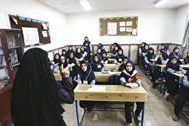 کلاس‌های شلوغ بالای ۴۰ نفر در کرمان ؛تهدیدی بزرگ برای سلامت آموزشی