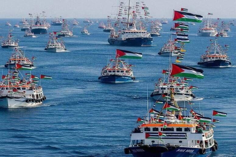 سخنگوی ناوگان الصمود: اسرائیل ۱۳ کشتی ناوگان را تصرف کرد ؛ تعدادی از فعالان حاضر در ناوگان بازداشت شده‌اند