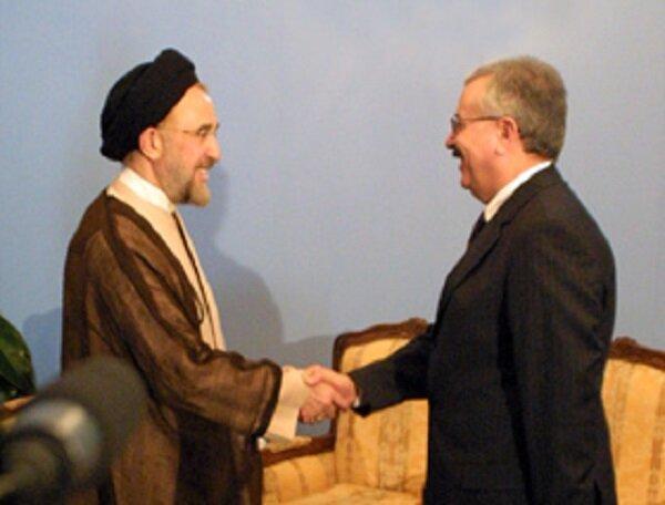 خاطرات هاشمی: آقای خاتمی در ملاقات وزیر امورخارجه عراق، از او پرسیده «حال برادرمان صدام حسین چطور است؟»!