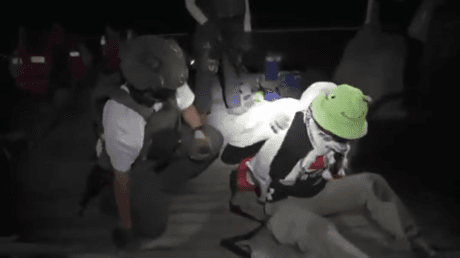 Israeli sailors seize Gaza ‘relief flotilla’ (VIDEOS)