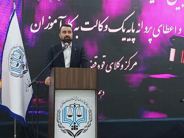 معاون حقوقی مرکز وکلا کشور: "وکیل‌ بلاگری" شان وکلا را زیر سوال می‌برد