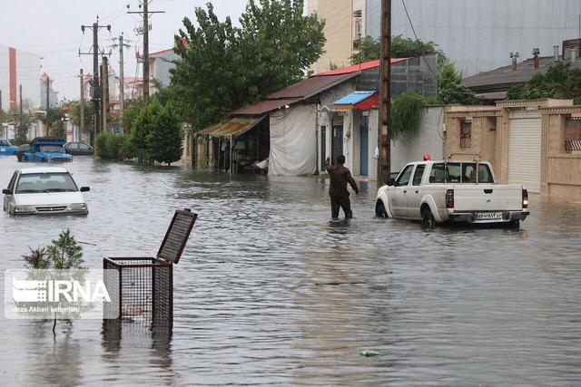 باران شدید به ۱۰۰ واحد مسکونی در انزلی خسارت زد/جابجایی ۱۲خانوار