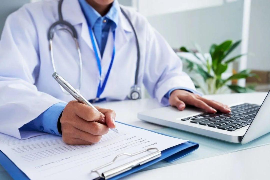علت گرفتن «زیر میزی» توسط برخی پزشک‌ها، اقتصاد ناسالم سلامت است/ حق‌الزحمه پزشک رشد صفر داشته، ولی آیا اجاره مطب، حقوق منشی، بیمه و مالیات هم صفر بوده؟ می‌خواهید این منجر به نابسامانی نشود؟ / ۳۰ هزار پزشک در کشور کار طبابت انجام نمی‌دهند/ متاسفانه در برخی رشته‌ها با کمبود متقاضی روبه‌رو هستیم؛ مثلا ۱۰۴ هزار پزشک عمومی حاضر نیستند وارد رشته رزیدنتی اطفال شوند