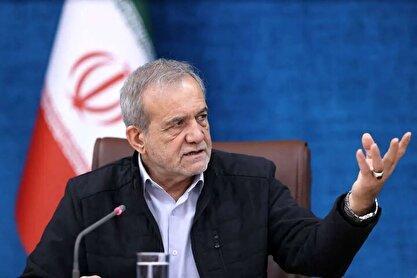 پزشکیان: به مقام معظم رهبری پیشنهاد دادم که پایتخت را به سمت خلیج فارس منتقل کنیم/ امروز با دیدن مشکلات درمی‌یابیم که آن پیشنهاد الزام است، نه انتخاب