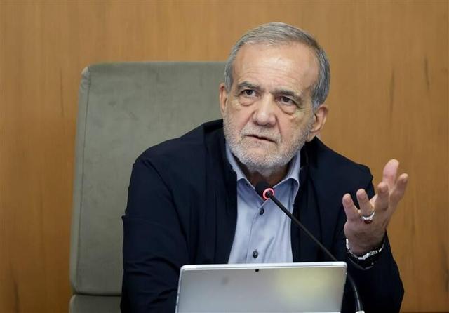 فیلم/ تذکر رییس جمهور بابت سردی دمای سالن جلسه در هرمزگان