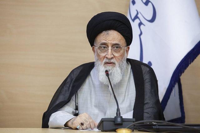 انتقاد امام جمعه یزد از سیاست آمریکا در خلع سلاح مظلومان