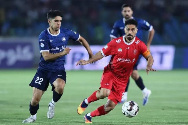 پایان نیمه اول بازی پرسپولیس (0) - گل گهر (0)