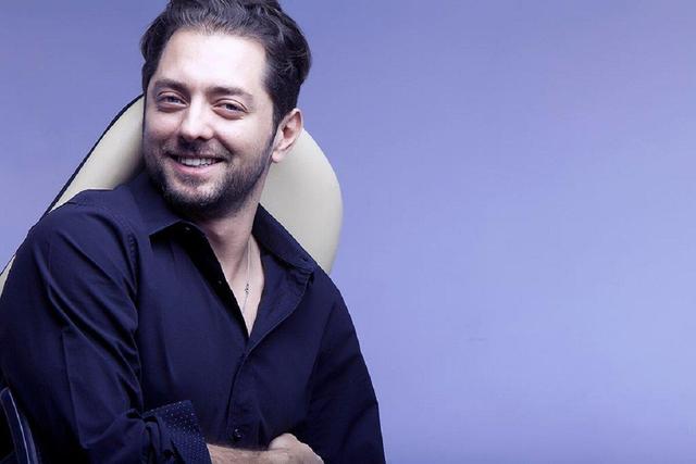 عکس | تصویری از بهرام رادان و همسرش در ساحل یونان