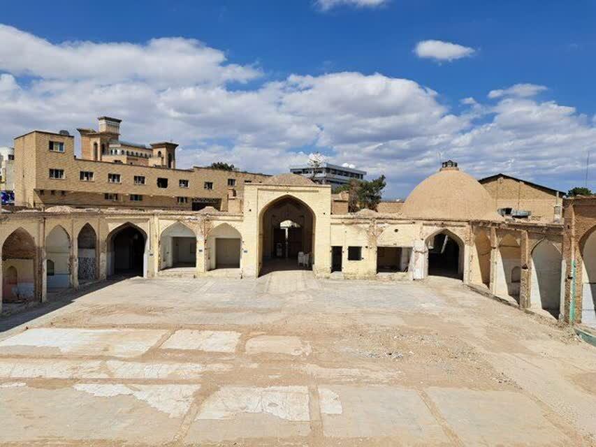 با تخریب حصارها و اتمام عملیات تخریب دادگاه انقلاب و زندان، رخ کاروانسرای شاه‌عباسی سمنان نمایان شد