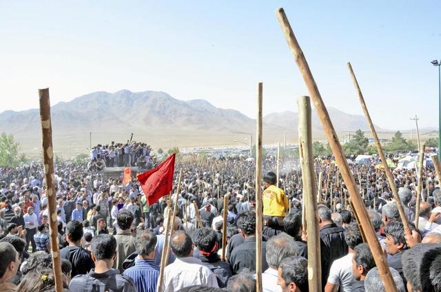 مراسم جمعه قالی در مشهد اردهال، از هزار سال پیش تا امروز