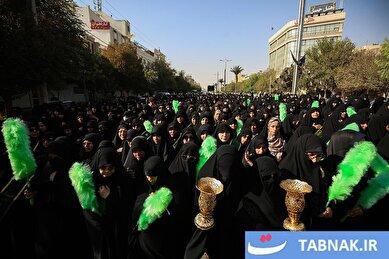 عکس: سوگواری خادمان و زائران در سالروز رحلت کریمه اهل‌بیت سلام الله علیها