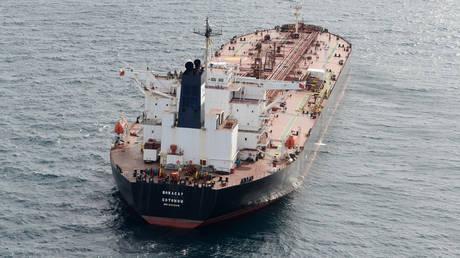 Putin accuses France of piracy
