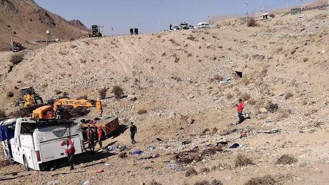 اورژانس تهران: ۴فوتی و ۳۳ مصدوم امار نهایی سقوط اتوبوس به دره