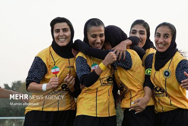 لیگ برتر فوتبال بانوان ؛ سپاهان و یاسام کردستان
