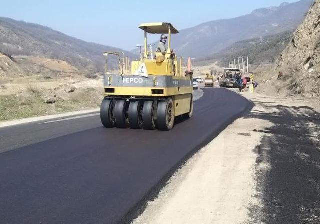 بهسازی بیش از ۱۸ کیلومتر از راه‌های روستایی شهرستان سرعین
