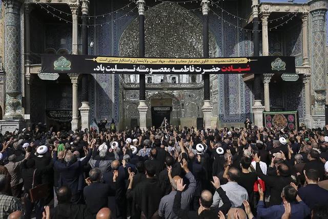 قم غرق در سالروز رحلت حضرت معصومه(س) غرق عزا و ماتم شد