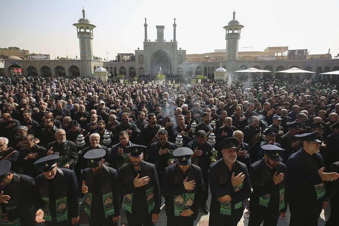 سوگواری خادمان و زایران بانوی کرامت