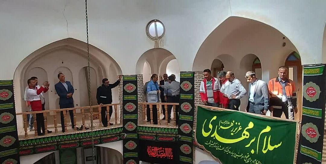 ترک بر تن مسجد جامع زواره پس از زلزله بامداد امروز