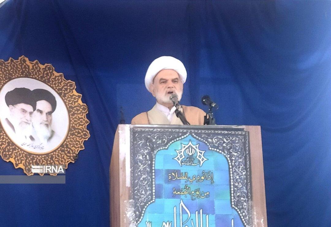 امام جمعه موقت سمنان: مکانیسم ماشه راهبرد دشمنان برای منزوی‌کردن ایران است