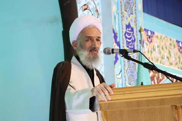امام جمعه ساری: ملت ایران با پایبندی به اقتصاد مقاومتی مقابل تحریم‌ها می‌ایستد