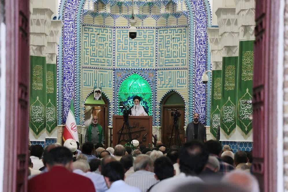 امام جمعه موقت یزد: همدلی مردم و مسئولان، عامل شکست دشمن است