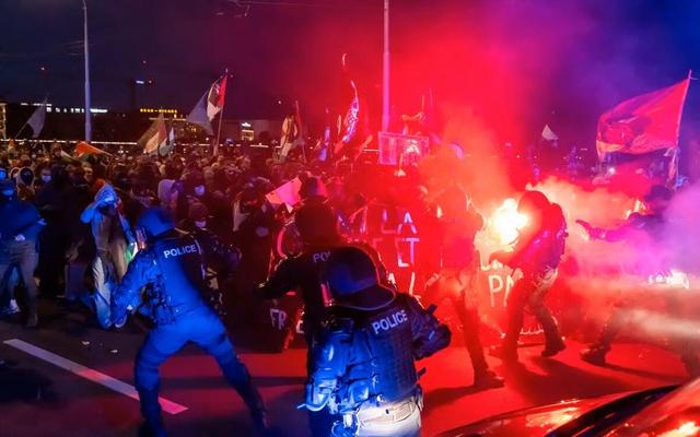 پلیس سوئیس با حامیان فلسطین در شهر ژنو درگیر شد