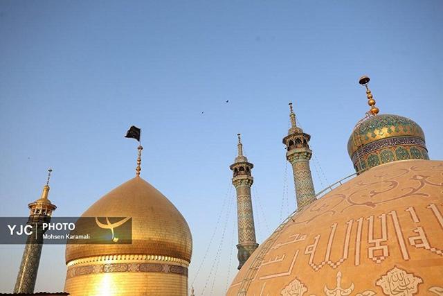 مراسم آیین تعویض پرچم گنبد حرم مطهر حضرت معصومه (س)