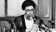 عکس/ آیت‌الله خامنه‌ای در جمع نیروهای صنعت موشکی سپاه، سال ۶۵