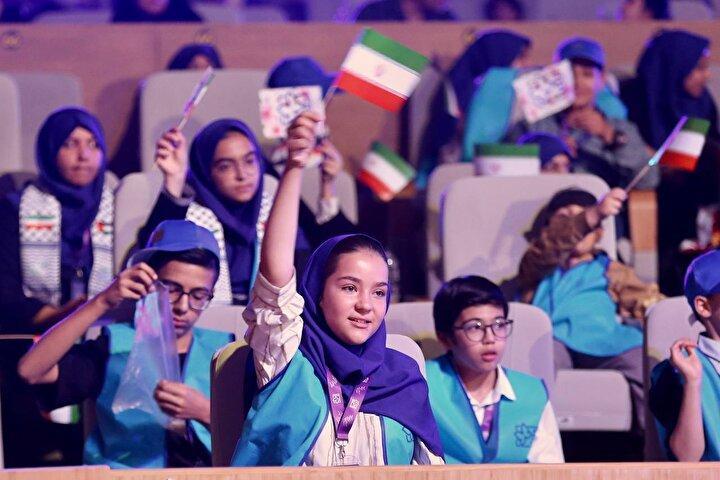 افتتاحیه باشکوه ۲۵۰۰ نفری جشنواره فیلم‌های کودکان و نوجوانان در اصفهان/ تجلی رویاهای کودکان بر پرده سینما