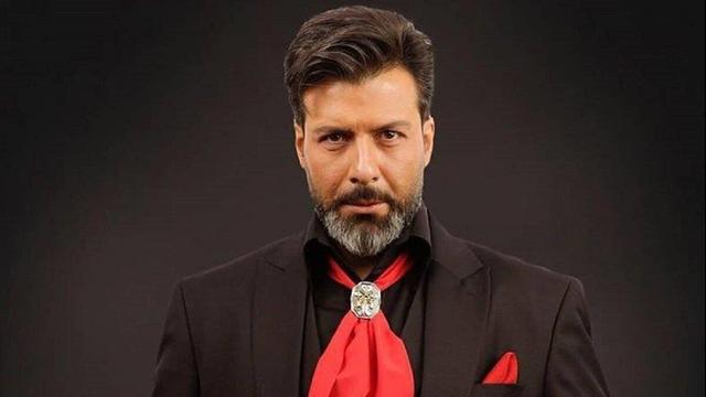 فیلمی از مجید واشقانی بر سر مزار شهید مدافع حرم | ببینید