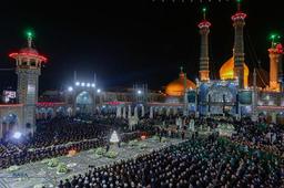 آیین شمعدان گردانی در شام رحلت بانوی کرامت (س)