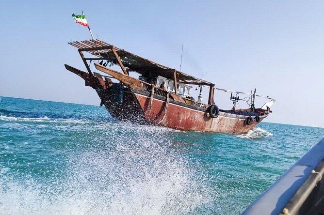 دادستان جاسک: ۳ فروند شناور صید غیرمجاز ترال از حوزه شرق جاسک توقیف شد