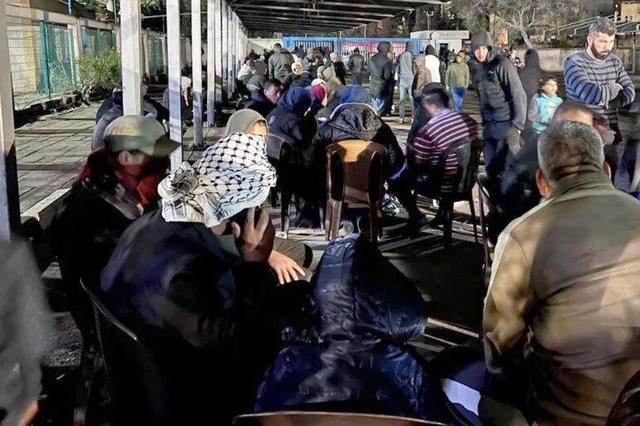 شادی مردم غزه پس از پاسخ حماس به طرح ترامپ/ جشن مقاومت زیر بمباران جنگنده‌های دشمن + فیلم