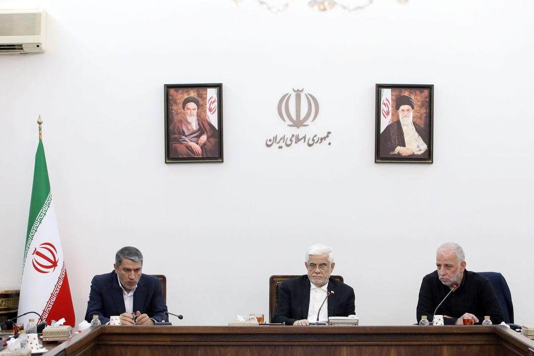 عارف: کشور نیازمند تحول و جهش در تفکر علمی است/ طرح جامع دولت برای پیشرفت صنعت الکترونیک