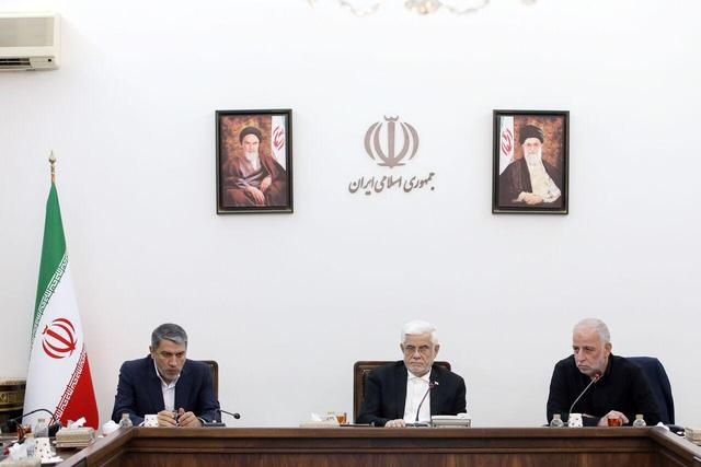 عارف: کشور نیازمند تحول و جهش در تفکر علمی است/ طرح جامع دولت برای پیشرفت صنعت الکترونیک