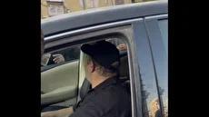 برخورد نامناسب کیانوش گرامی با هوادار در فضای مجازی جنجال آفرید (فیلم)
