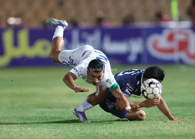 استقلال 1-1 چادر ملو/ استقلال طبق معمول نبرد تا در بحران باقی بماند