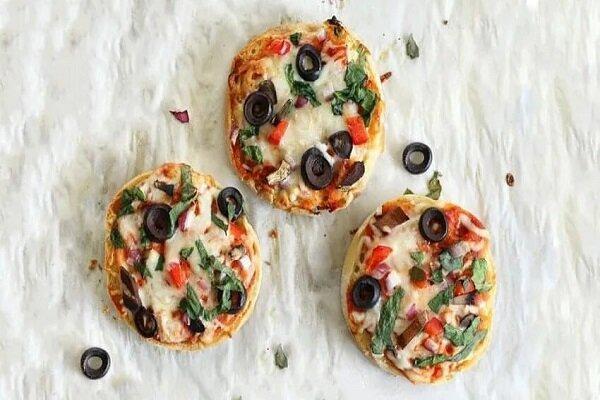 آموزش آشپزی / طرز تهیه لقمه پیتزایی با ماهیتابه؛ آسان و مفید برای بچه‌ها